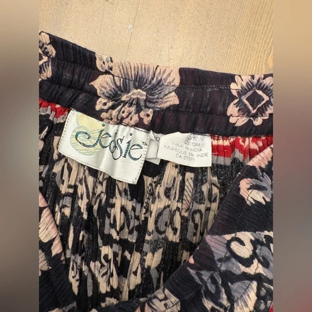 Bohemian Floral Red and Black Maxi Skirt One Size - Picture 7 of 8